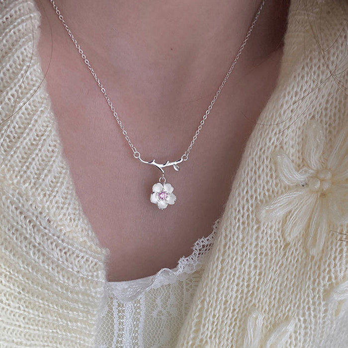Wholesale Necklace, simple flower pendant, collarbone chain, niche high-end accessory