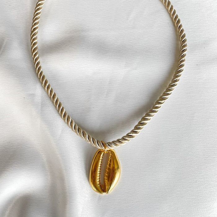 Wholesale Stainless steel fashionable and simple electroplated color preserving women's pendant necklace