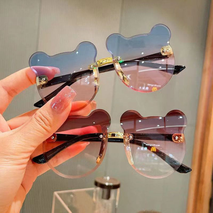 Wholesale Children's glasses, sunglasses with UV protection, fashionable and cute sunglasses design for taking photos