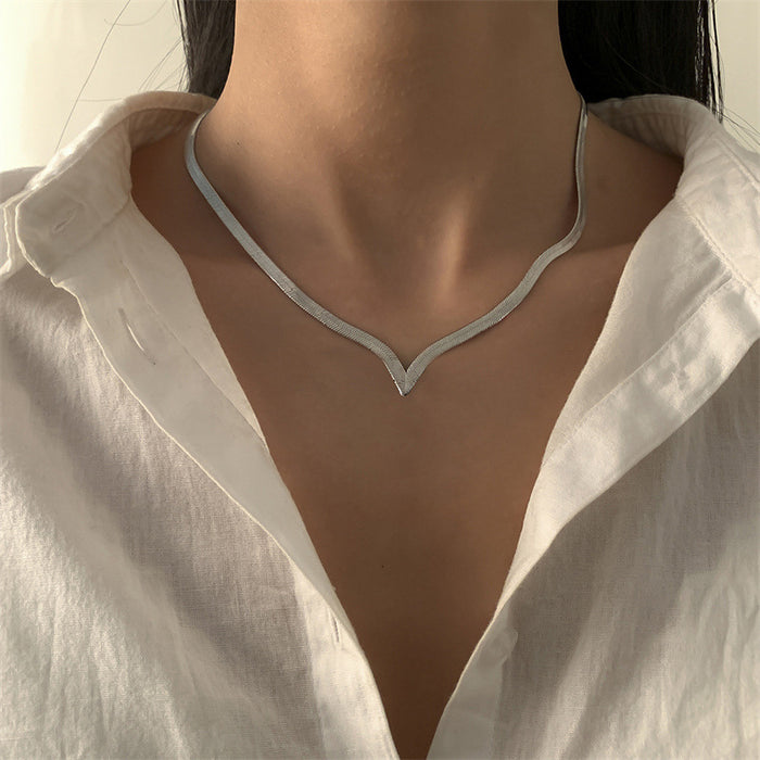 Wholesale Cold and simple temperament, geometric V-shaped necklace, women's metal snake bone necklace