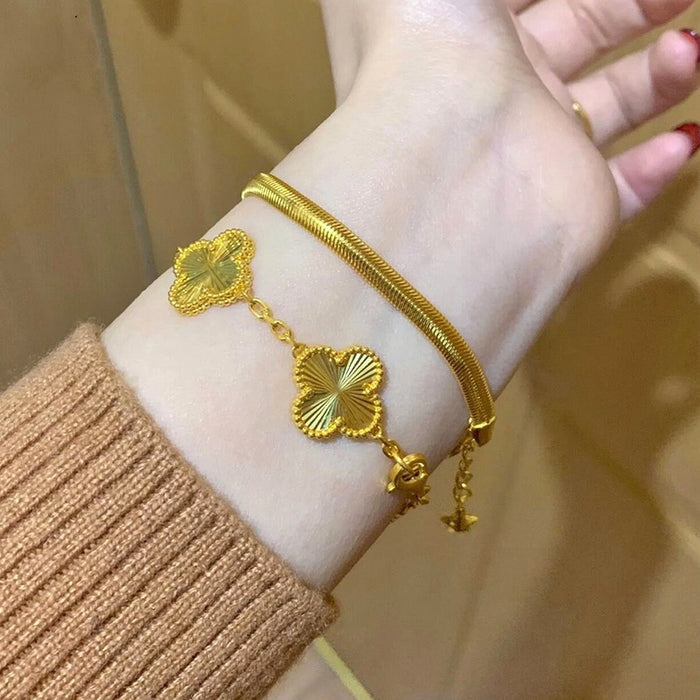 Wholesale Premium Gold Clover Bracelet, New Handpiece, Exquisite and Versatile