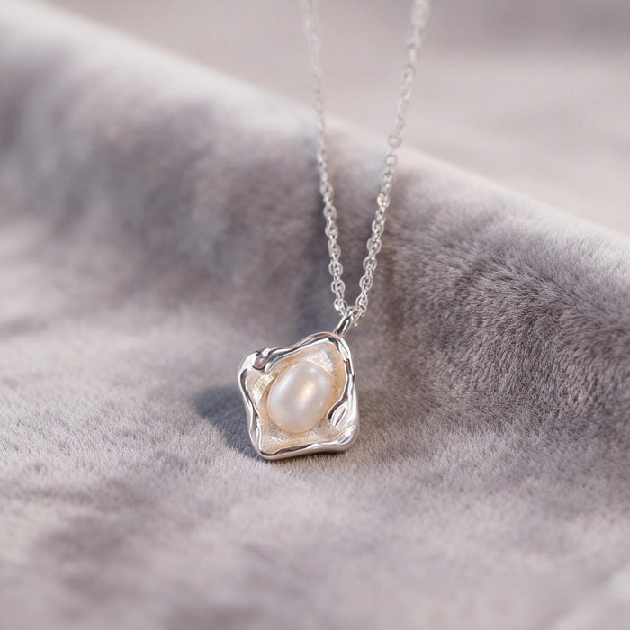 Wholesale Shell clavicle necklace with irregular pearl