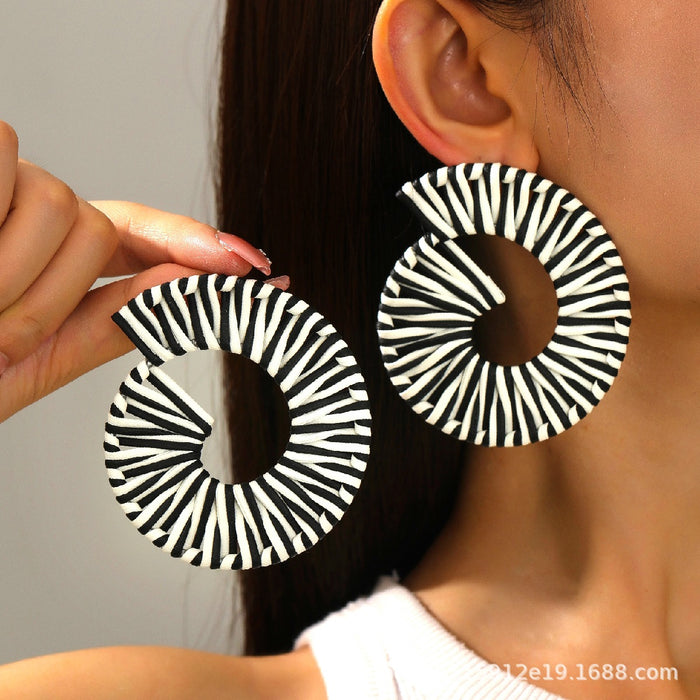 Wholesale Vintage black and white striped zebra striped leather hand woven fashionable rectangular circular earrings