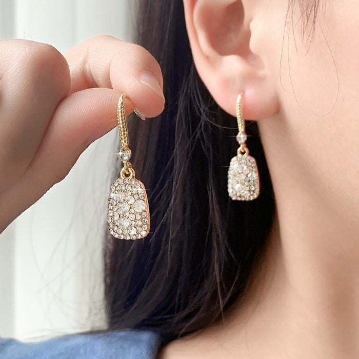 Wholesale Vintage earrings with a high-end feel, earrings with a niche design, and light luxury earrings