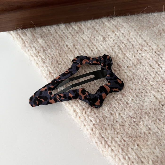 Wholesale Retro leopard print bangs clip, simple and stylish style, edge clip, broken hair clip, hair clip