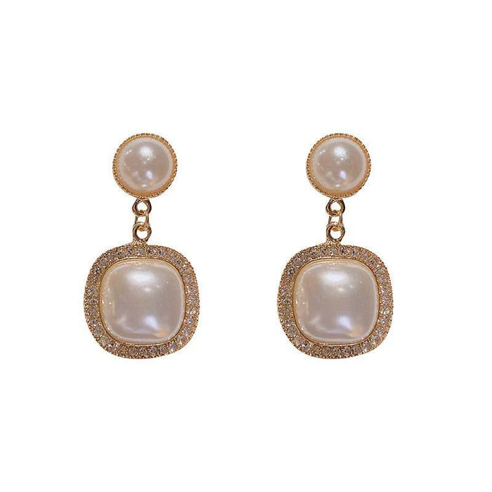 Wholesale Retro Love Pearl Earrings with a Light Luxury Charm, Fashionable and Personalized Earrings