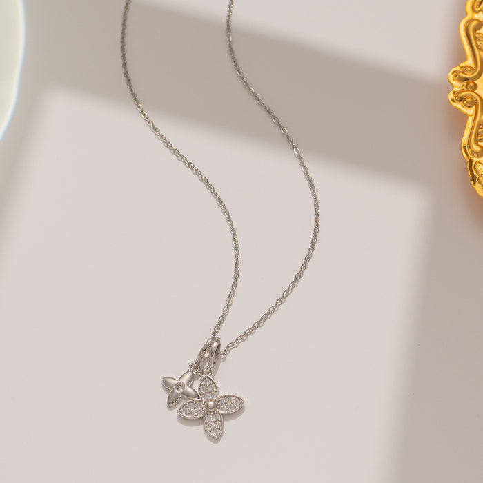 Wholesale Design a new double four leaf flower necklace for women, with a luxurious, sweet, trendy, and cool feel that won't fade. Clavicular chain