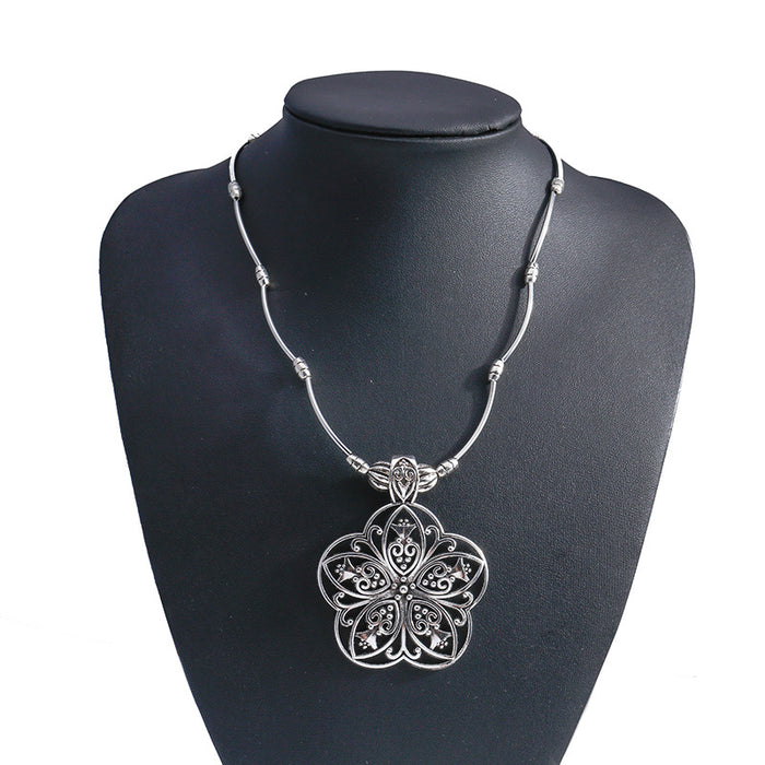 Wholesale Creative hollowed-out flower pendant necklace