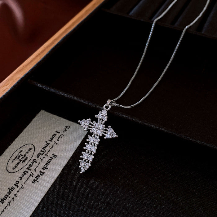 Wholesale Zircon cross pendant necklace, versatile collarbone chain, niche high-end fashion accessories wholesale