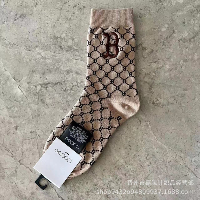 Wholesale Embroidered sports socks with combed cotton lettering socks in the middle tube
