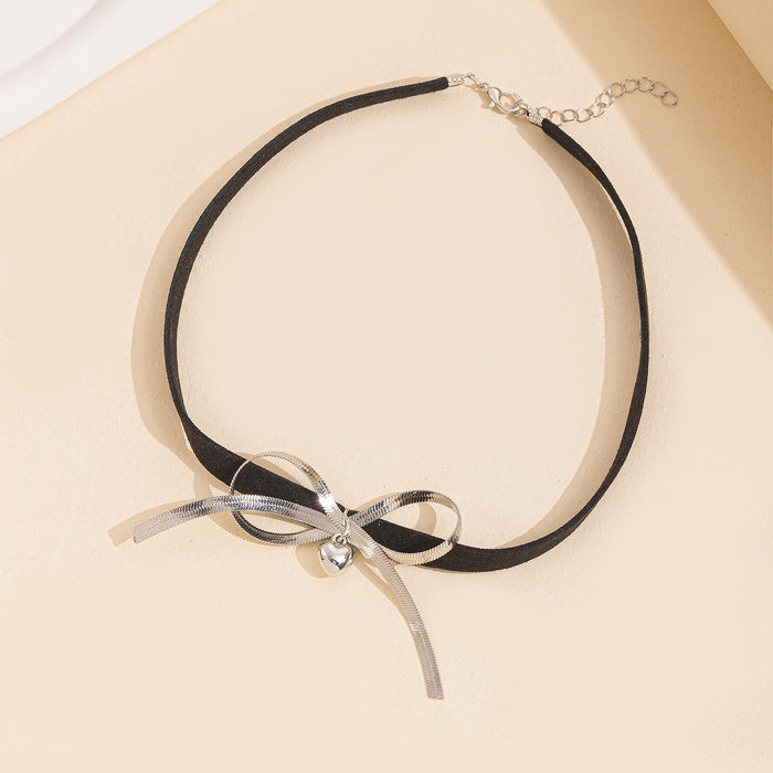 Wholesale Niche bow necklace, spicy girl, fashionable and personalized metal heart collarbone chain, neck chain