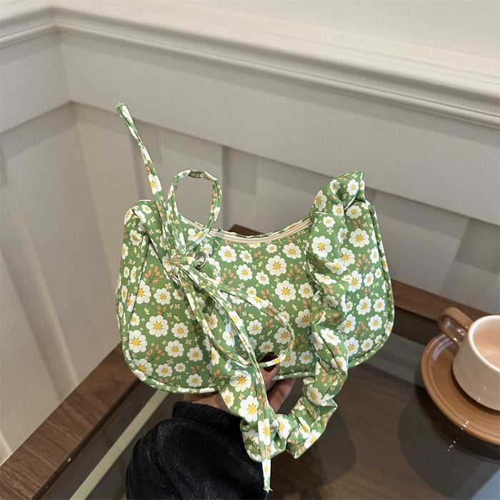 Wholesale Versatile pleated handbag, fashionable flower shoulder bag