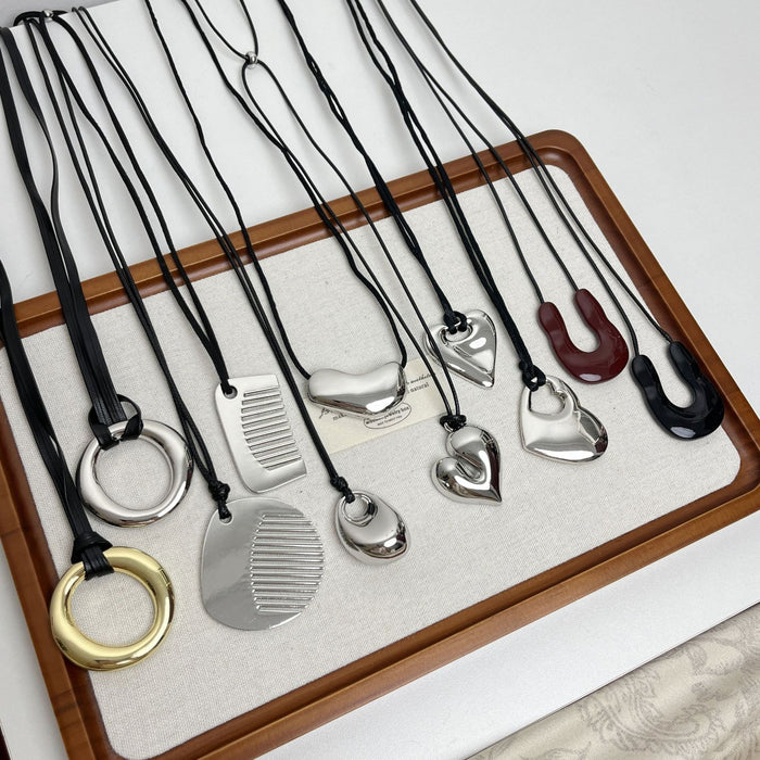 Wholesale Sweater chain, irregular geometry, heart-shaped comb pendant, necklace, adjustable drawstring, accessory