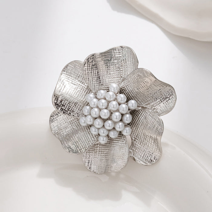 Wholesale Vintage exaggerated pearl flower ring with a light luxury and high-end feel, irregular texture and open mouth bracelet