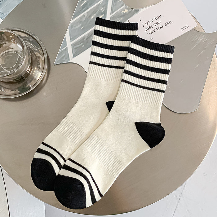 Wholesale Black and white striped socks, mid tube socks with letters on the outside, trendy socks, minimalist sports style long socks