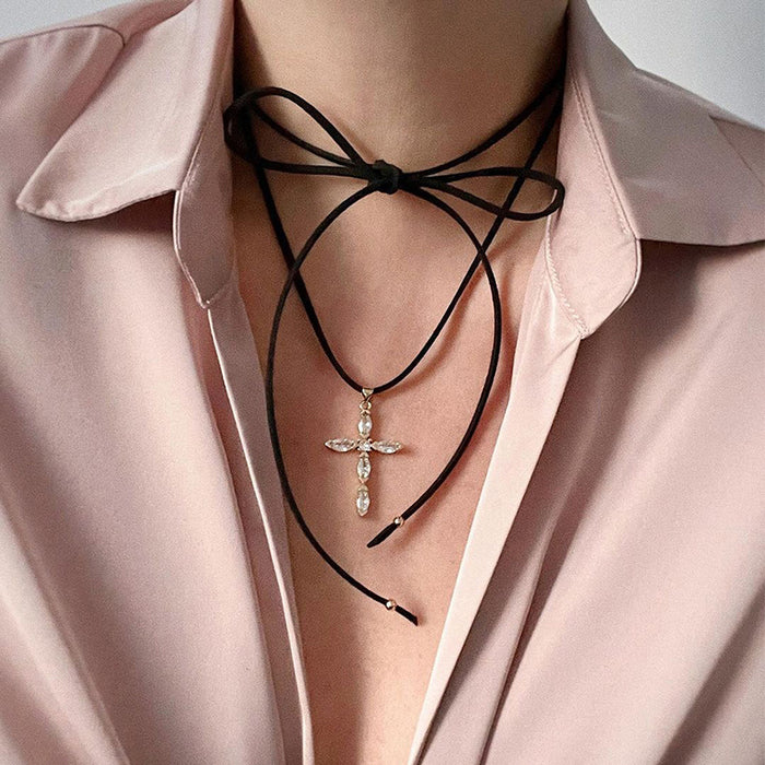 Wholesale Personalized jewelry, rope chain, heart pendant, niche star butterfly necklace, diamond studded cross necklace