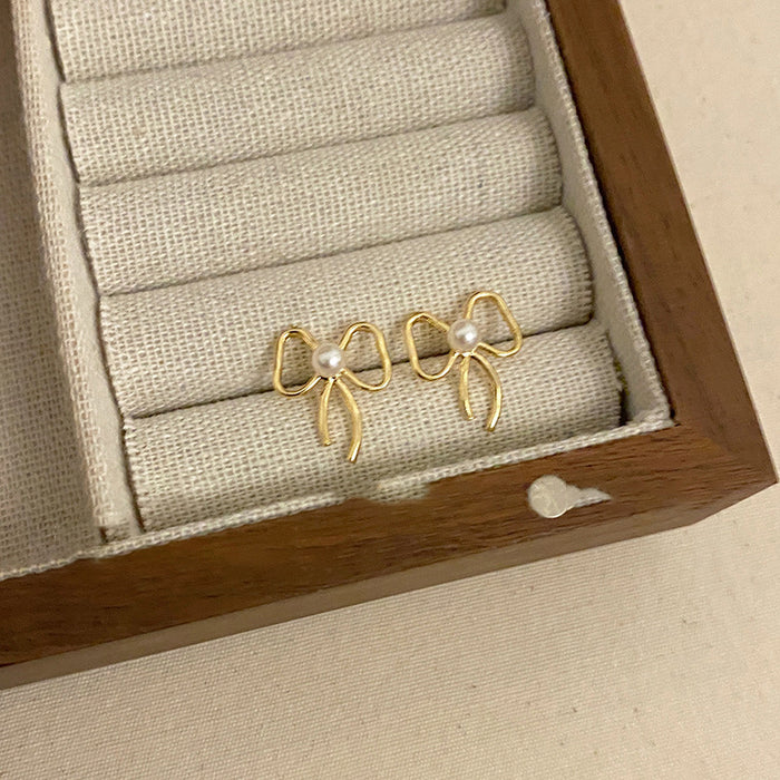 Wholesale Silver needle zircon round artificial pearl earrings high-end luxury retro earrings unique French design earrings