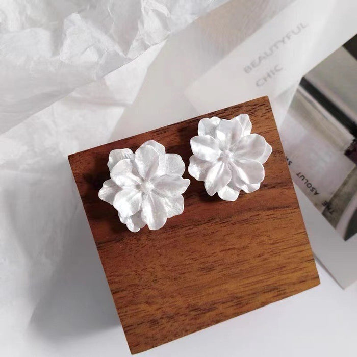 Wholesale Acrylic White Flower Earrings Women's Niche Fashion Earrings