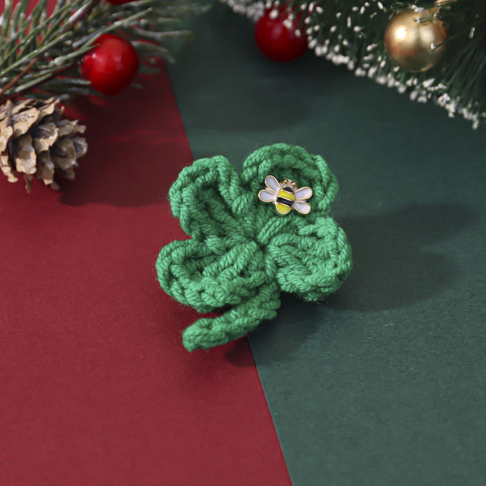 Wholesale Holiday  Sweater Brooch Crochet Heart-Shaped Four-Leaf Clover Pin Badge