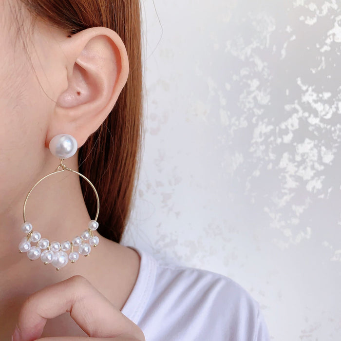 Wholesale Hollow out circle long pearl earrings with a minimalist and slimming style, featuring tassel earrings