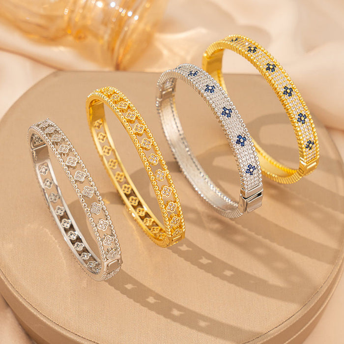 Wholesale Gold Hollow Four-Leaf Clover Bracelet Titanium Steel Light Luxury Accessory MOQ≥2