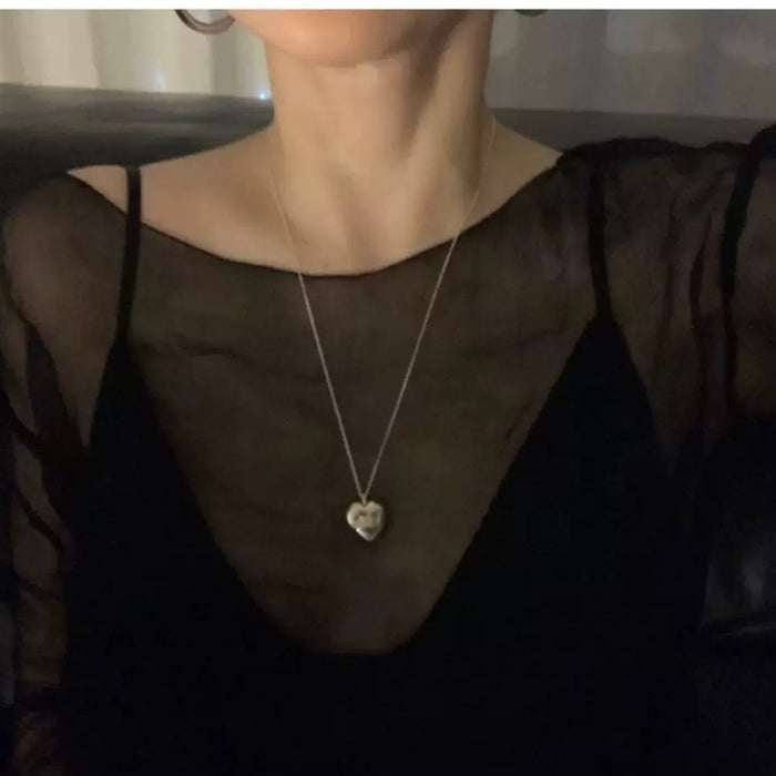 Wholesale A niche love pendant necklace with a fashionable and simple temperament, collarbone chain