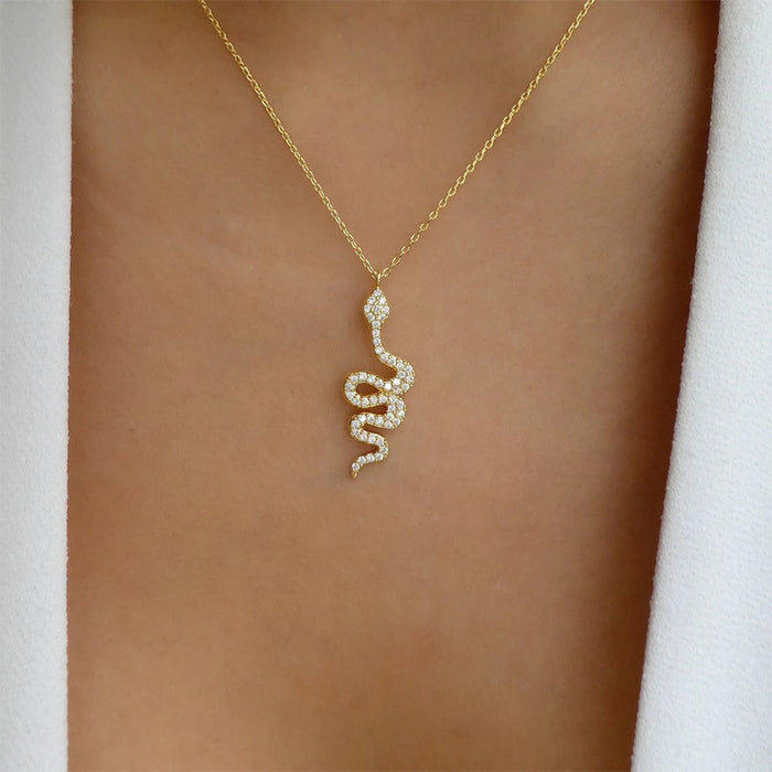 Wholesale Popular Jewelry Serpentine Element Necklace Personalized Fashion Retro Snake Pendant Sweater Chain for Women