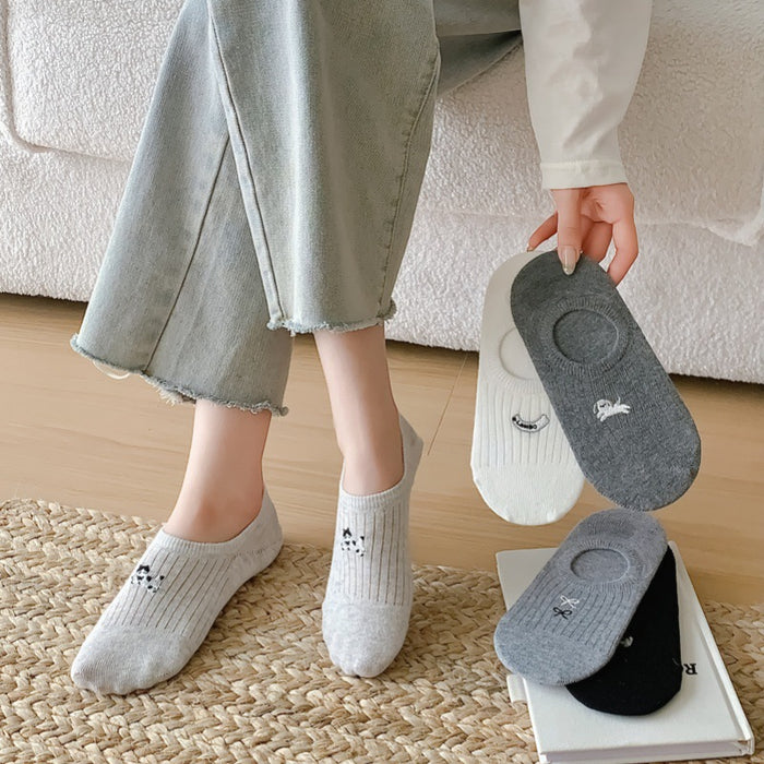 Wholesale Ship socks with anti slip and cotton heel, women's shallow mouth socks, gray cartoon embroidery, invisible