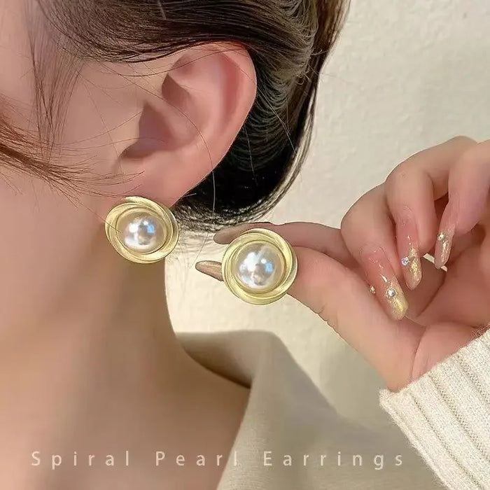 Wholesale Premium, light luxury pearl ear clip, retro temperament, fashionable and ear hole free ear clip