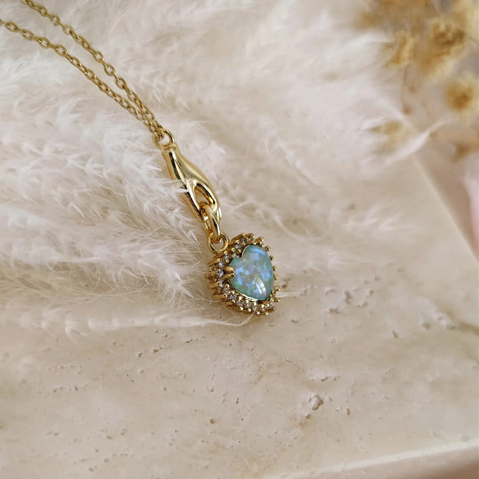 Wholesale High color preservation colored palm heart-shaped necklace pendant, neckchain that does not fade