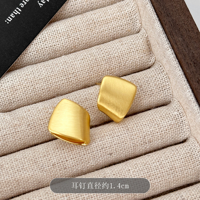 Wholesale Small niche design, metal earrings, personalized earrings, and ear accessories