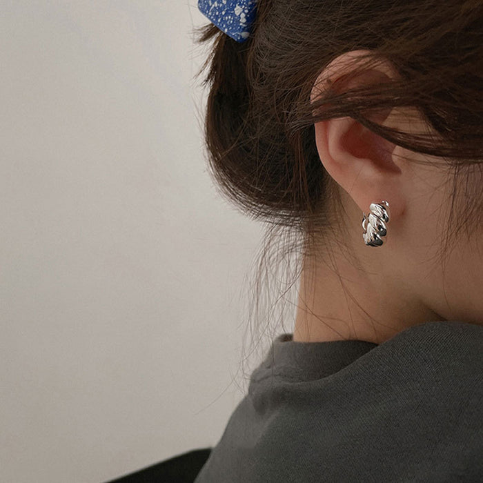 Wholesale Cold style metal silver needle retro small ear buckle trendy earrings, niche design, high-end