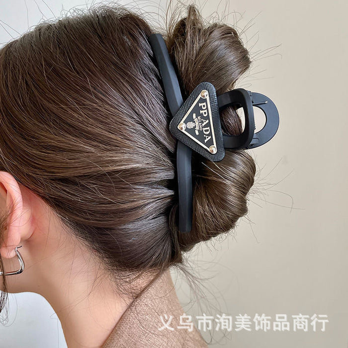 Wholesale Black Inverted Triangle Shark Hair Clip JDC-HC-Xunmei001