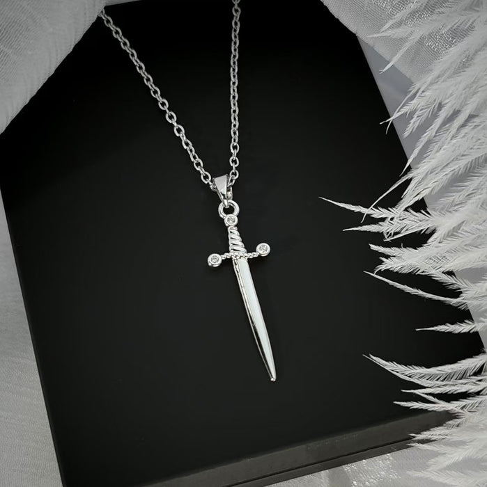Wholesale One arrow piercing necklace, heart-shaped sword shaped pendant, light luxury accessory