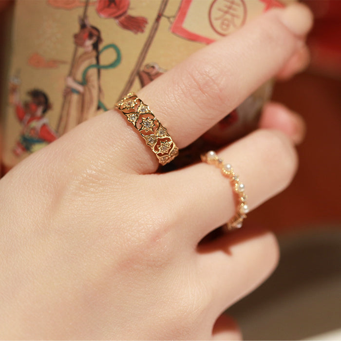 Wholesale Vintage lace hollowed out diamond inlaid light luxury ring