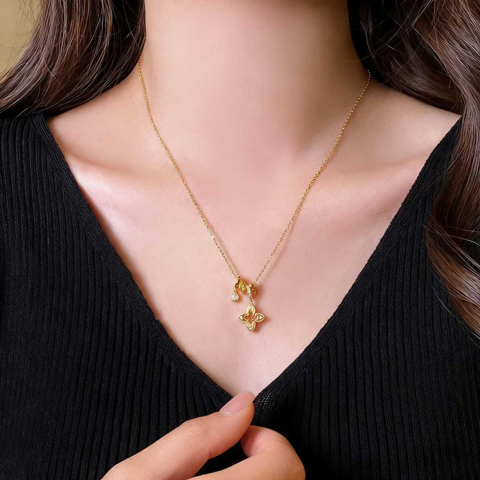 Wholesale Delicate versatile openwork four-leaf clover necklace