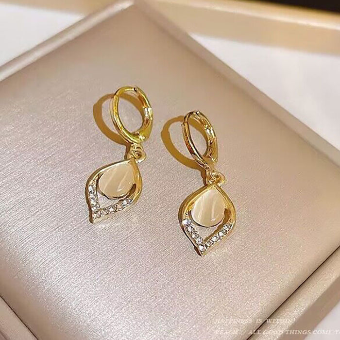 Wholesale Vintage earrings with a niche temperament, ear buckles, water droplet earrings wholesale