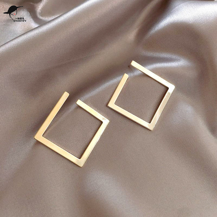Wholesale Fashionable, minimalist, individualistic, and cool style earrings with exaggerated and niche designs, high-end diamond earrings