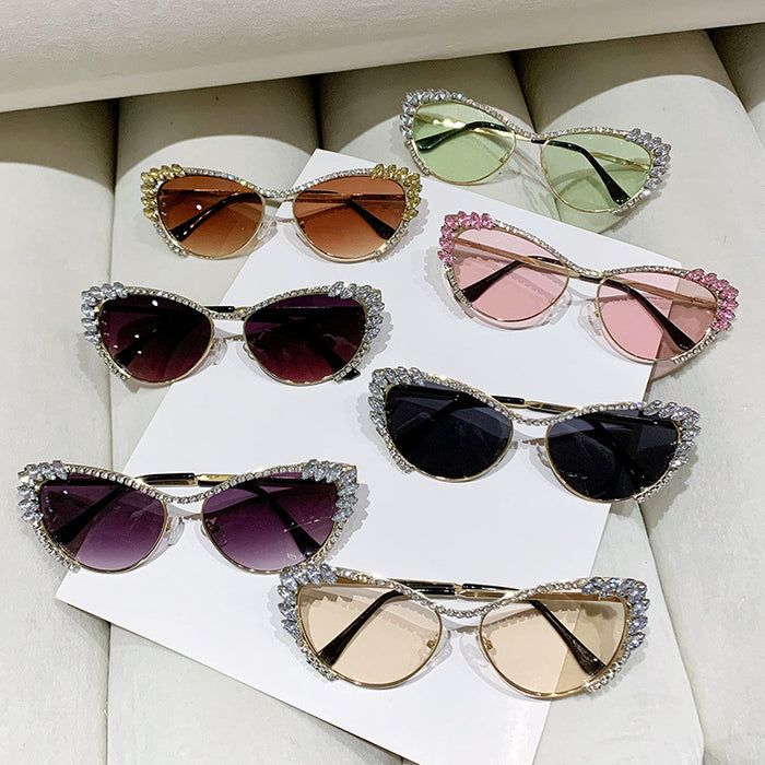 Wholesale Metal studded diamond cat eye sunglasses, fashionable sunglasses