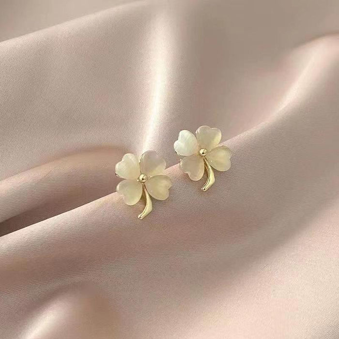 Wholesale Four leaf clover genuine gold electroplated collarbone necklace