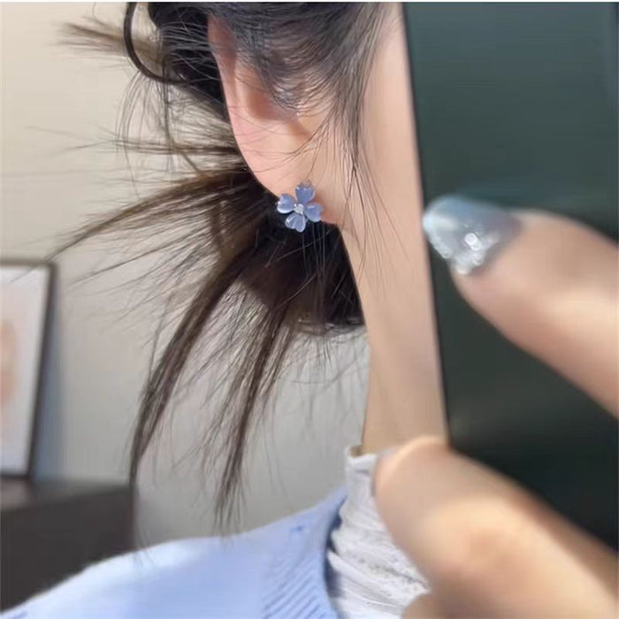 Wholesale Flower earrings are simple, fashionable, and high-end, with a light luxury temperament. New earrings are available