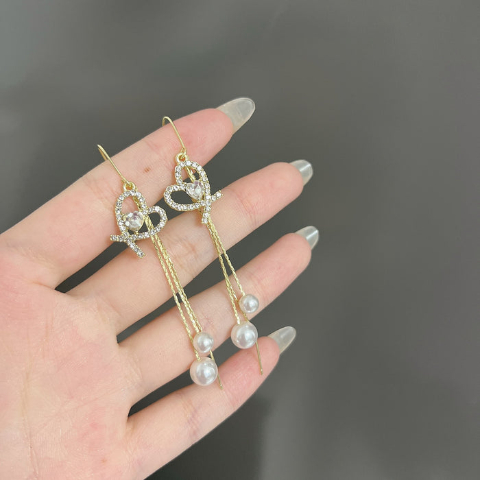 Wholesale Elegant and sparkling diamond studded heart-shaped tassel pearl ear line design, personalized and fashionable temperament, trendy ear accessories