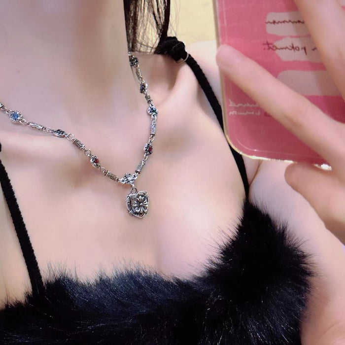 Wholesale Sweet and cool style with diamond studded heart, octagonal star necklace, female creative design, collarbone chain, cool style, sweater chain, trendy