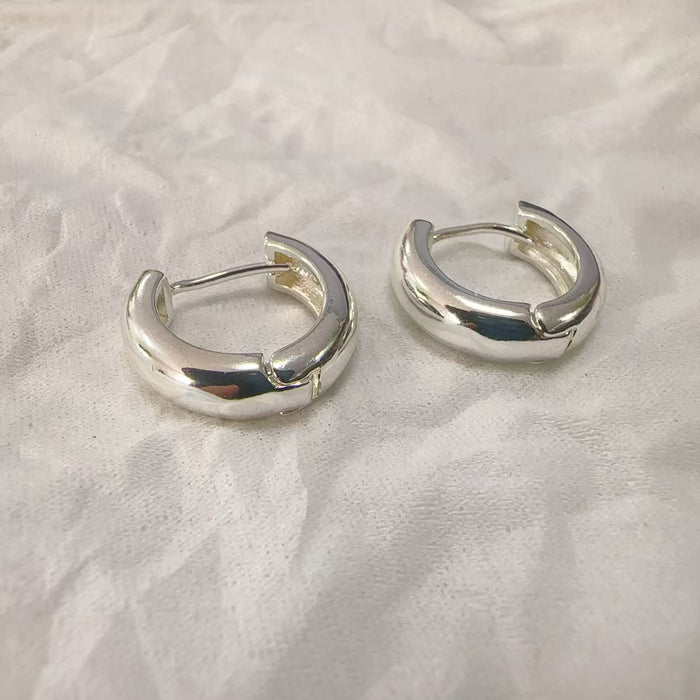 Wholesale Ladies' high-end copper material smooth concealed buckle versatile circle earrings in stock