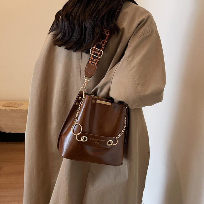 Wholesale Vintage large capacity bag, new fashionable single shoulder crossbody, simple and stylish portable bucket bag