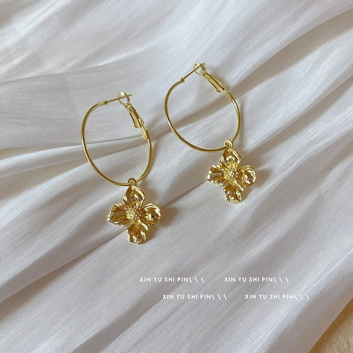 Wholesale Vintage metallic floral tassel earrings with a light luxury and high-end feel, niche design temperament, versatile and long earrings