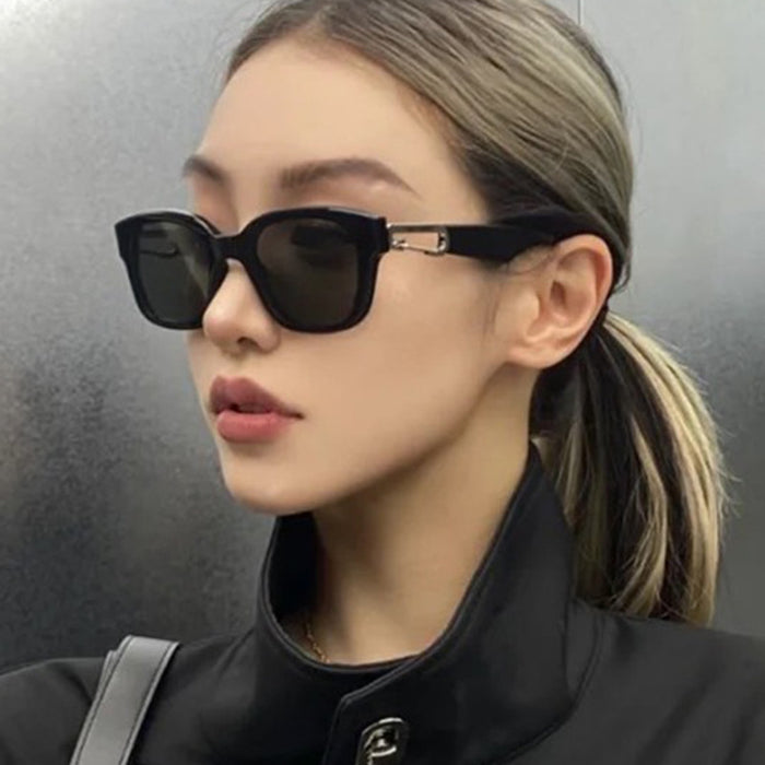 Wholesale Fashionable hook square internet famous sunglasses, new retro transparent blue sunglasses