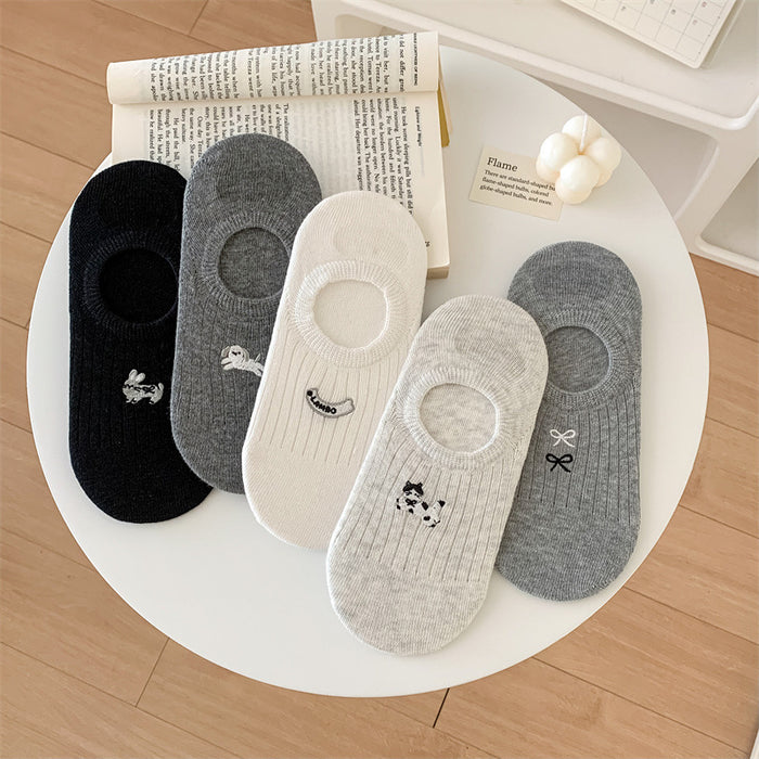 Wholesale Ship socks with anti slip and cotton heel, women's shallow mouth socks, gray cartoon embroidery, invisible