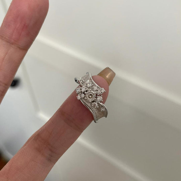 Wholesale Light luxury high-end sparkling diamond retro ring with niche design