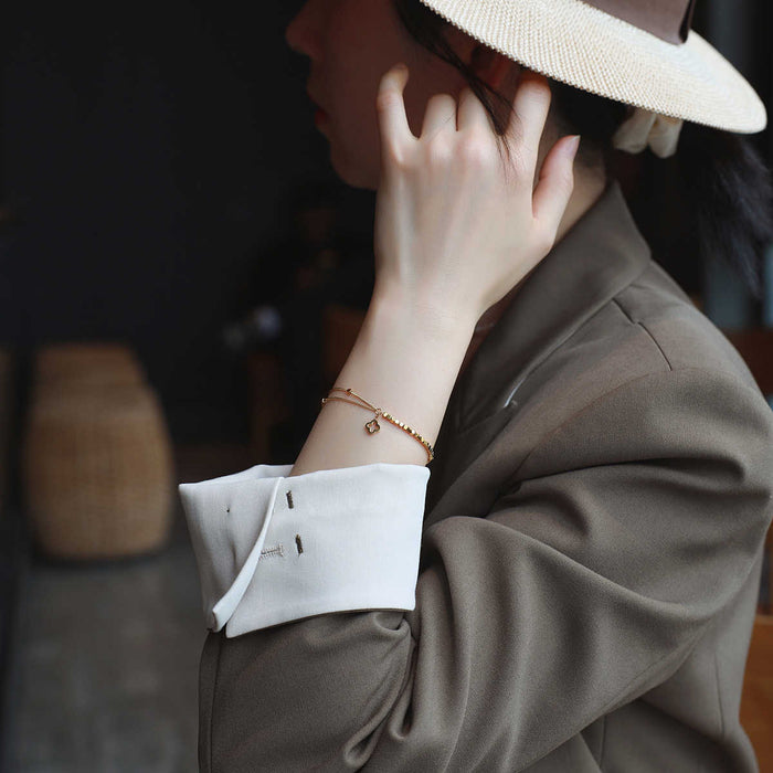 Wholesale Light luxury four leaf clover titanium steel bracelet for girls with fashionable temperament, semi spliced new exquisite bracelet